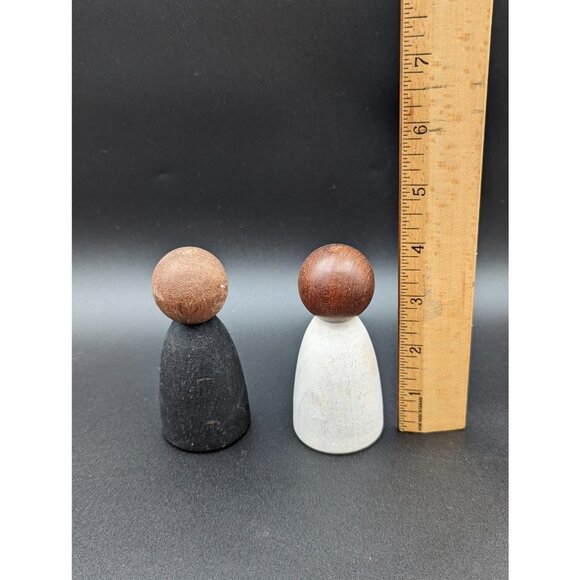 Grapat Wooden Adult Nins in Dark and Light Wood Figurines | Made in Spain - Picture 2 of 3